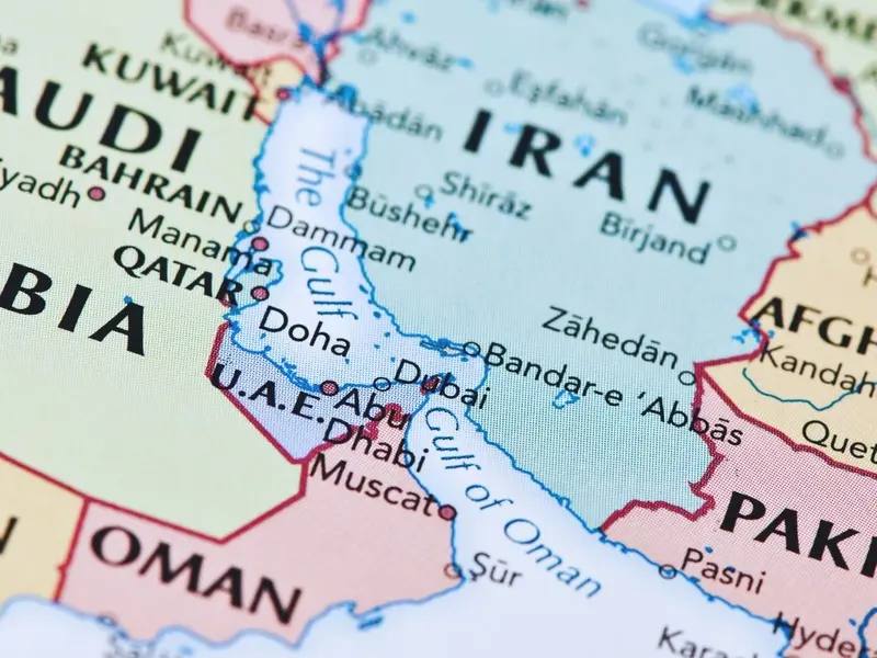 Más de 40 países exigen a Irán reabrir el estrecho de Ormuz