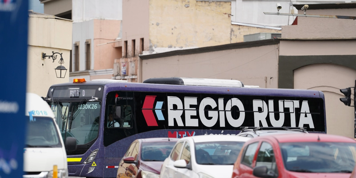 Monterrey y San Nicolás apoyan con transporte gratuito por fallas en el Metro