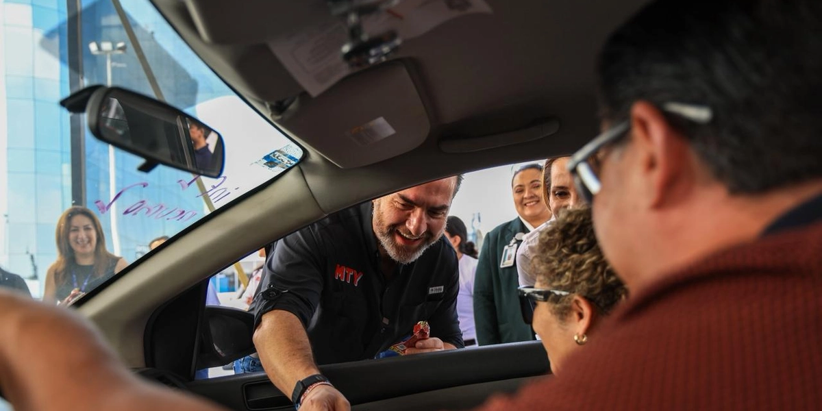 Adrián De la Garza supervisa jornada de vacunación por temporada invernal