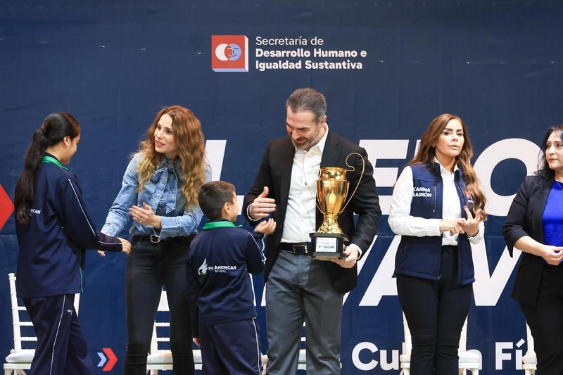 Adrián De la Garza premia a ganadores de la 2ª Copa Colegial Monterrey 2025