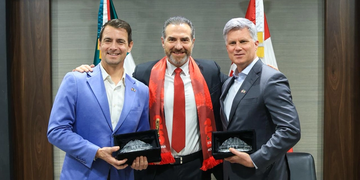 Adrián De la Garza recibe la visita de diplomáticos canadienses